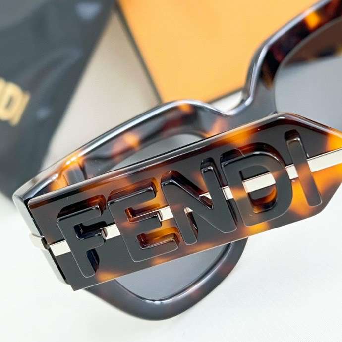 Picture of Fendi Sunglasses _SKUfw51887594fw